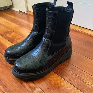 Black platform Chelsea ankle boots - size 8